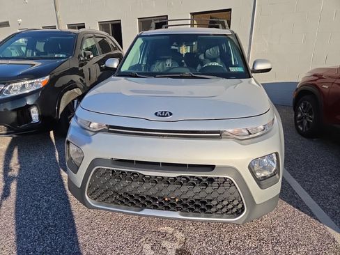Used 2020 Kia Soul S FWD image 2