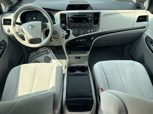 Used 2014 Toyota Sienna LE FWD image 20