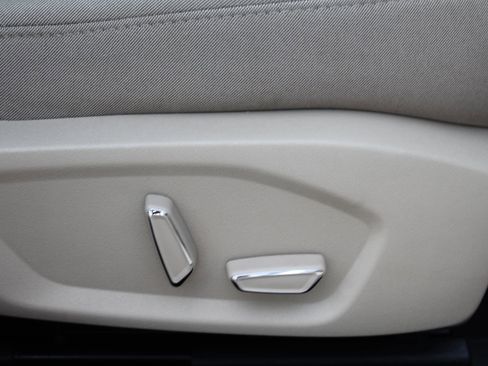 Used 2019 Ford Fusion SE image 17