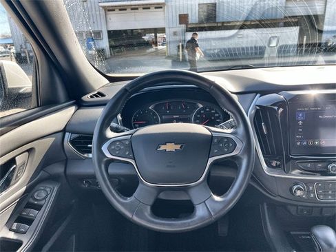 Used 2022 Chevrolet Traverse LT image 11