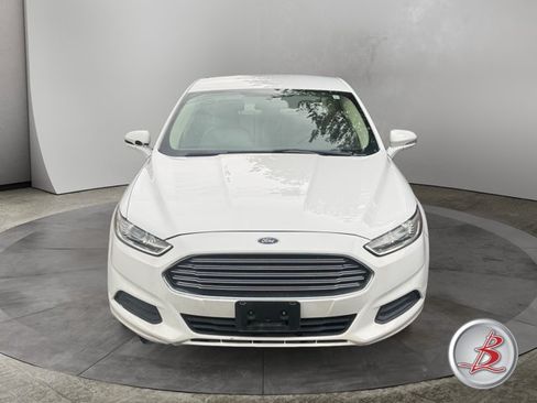 Used 2014 Ford Fusion SE FWD image 2