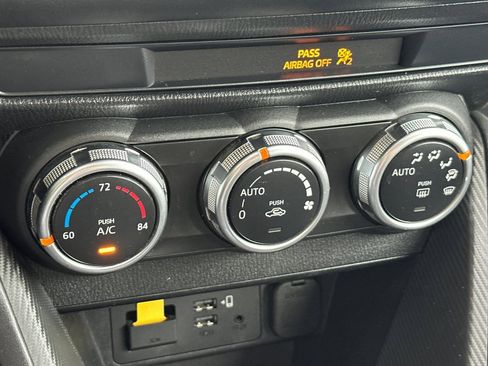 Used 2020 Toyota Yaris XLE image 34