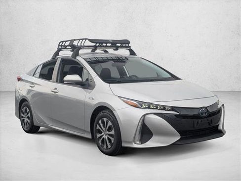 Used 2021 Toyota Prius Prime LE image 3