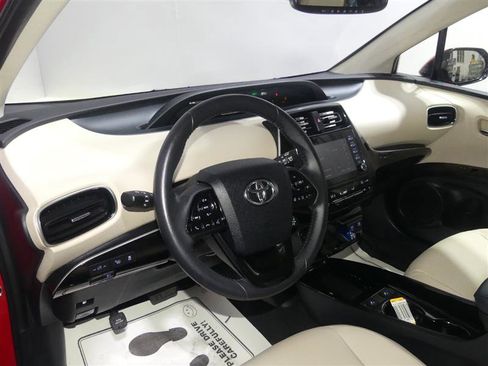Used 2020 Toyota Prius XLE image 23