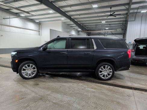 Used 2021 Chevrolet Suburban High Country image 5