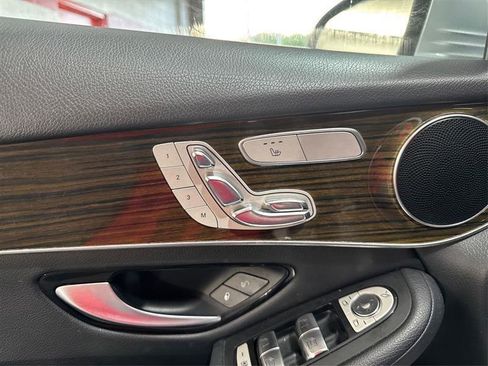 Used 2017 Mercedes-Benz GLC 300 4MATIC image 33