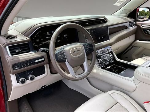 Used 2022 GMC Yukon XL Denali AWD/4WD image 17
