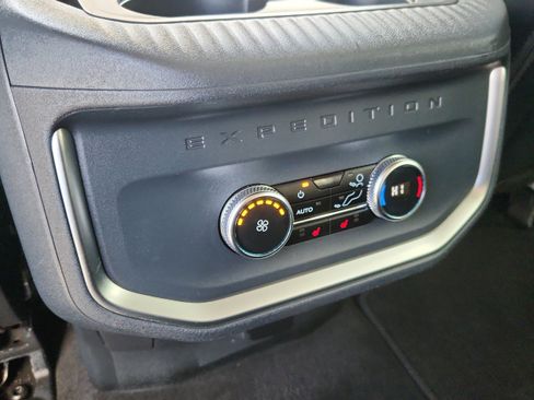 Used 2025 Ford Expedition Max Platinum AWD/4WD image 13