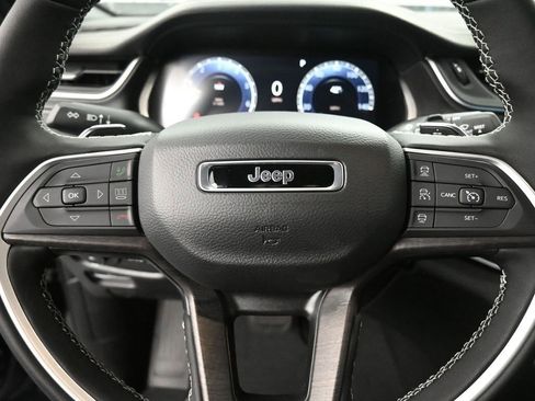 New 2025 Jeep Grand Cherokee Limited image 32