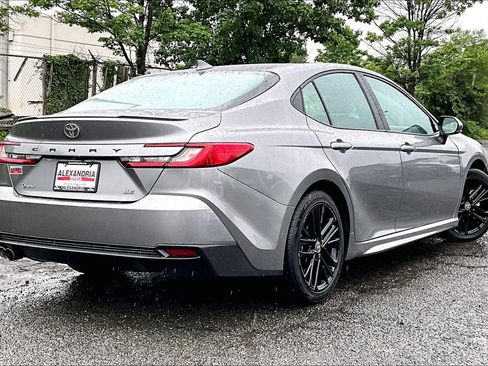 Used 2025 Toyota Camry SE FWD image 12