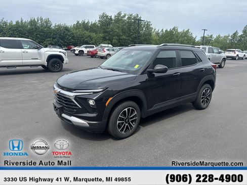 Used 2025 Chevrolet TrailBlazer LT AWD/4WD image 3