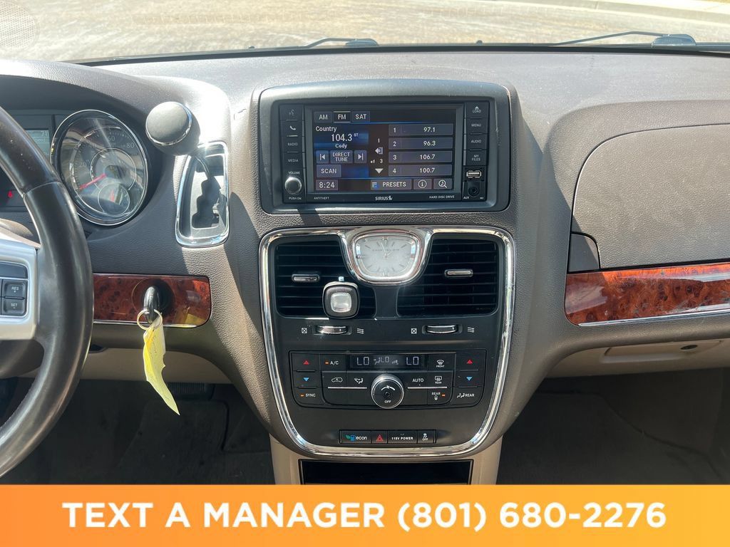 Used 2016 Chrysler Town & Country Touring FWD image 20