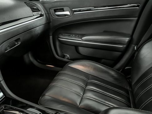 Used 2020 Chrysler 300 S image 34