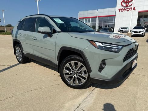 Used 2022 Toyota RAV4 XLE Premium AWD/4WD image 2
