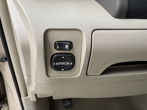 Used 2009 Toyota Camry LE FWD image 15