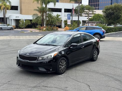 Used 2017 Kia Forte LX FWD image 1