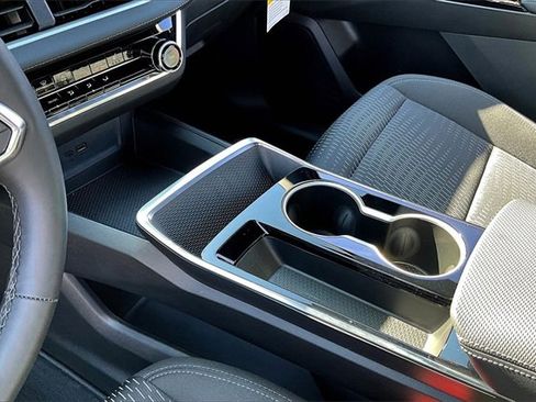 Used 2025 Chevrolet Equinox LT image 18