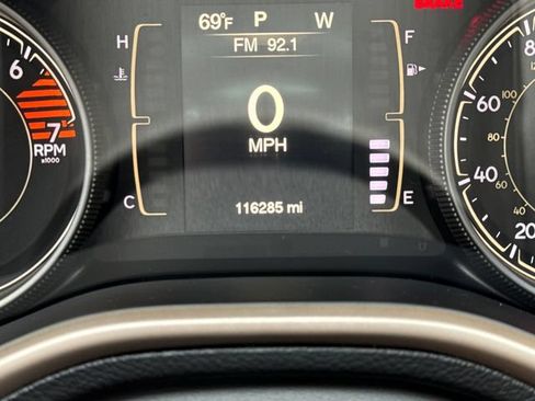 Used 2017 Jeep Cherokee Sport FWD image 19