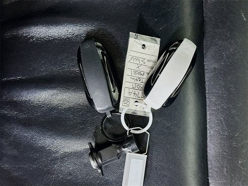 Used 2017 Tesla Model X 75D image 35