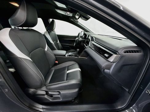 Used 2025 Toyota Camry SE FWD image 32