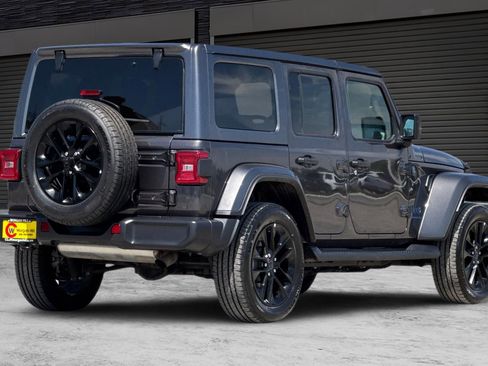 Used 2025 Jeep Wrangler Unlimited Sahara AWD/4WD image 4