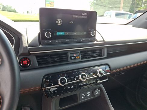Certified 2025 Honda Pilot Sport image 23
