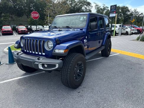 Used 2018 Jeep Wrangler Unlimited Sahara AWD/4WD image 12
