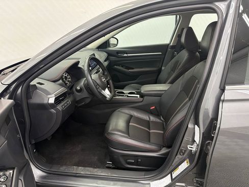 Used 2025 Nissan Altima 2.5 SR FWD image 9