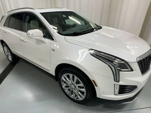 Used 2022 Cadillac XT5 Premium Luxury w/ Technology Package FWD image 2