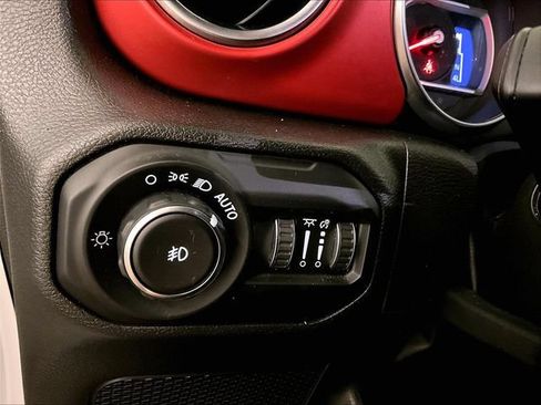 Used 2022 Jeep Wrangler Unlimited Rubicon w/ Cold Weather Group AWD/4WD image 30
