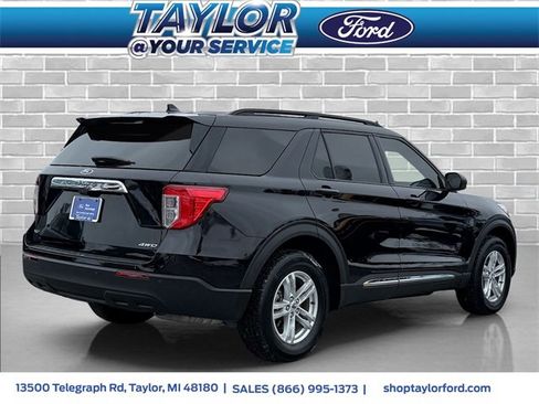 Certified 2023 Ford Explorer XLT image 3