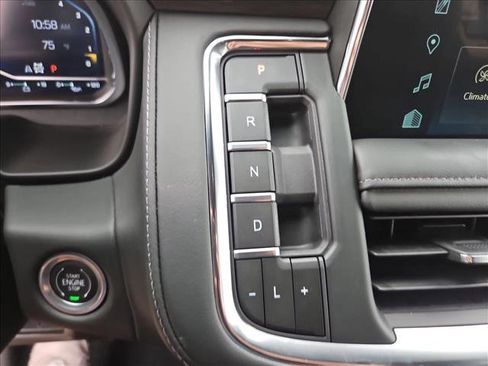 Used 2024 Chevrolet Tahoe Z71 w/ Luxury Package AWD/4WD image 11