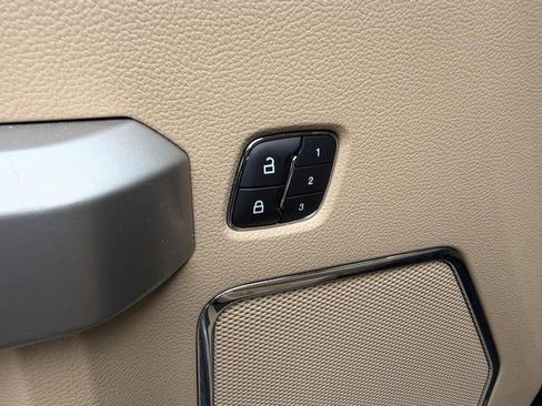 Used 2019 Ford F150 Lariat w/ FX4 Off-Road Package AWD/4WD image 17