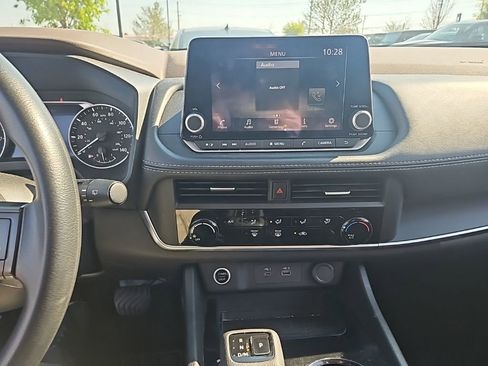 Used 2023 Nissan Rogue S image 8