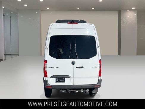 Used 2024 Mercedes-Benz Sprinter 2500 image 4
