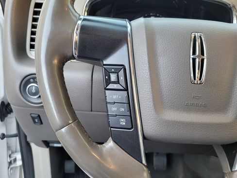 Used 2016 Lincoln Navigator Select RWD image 23