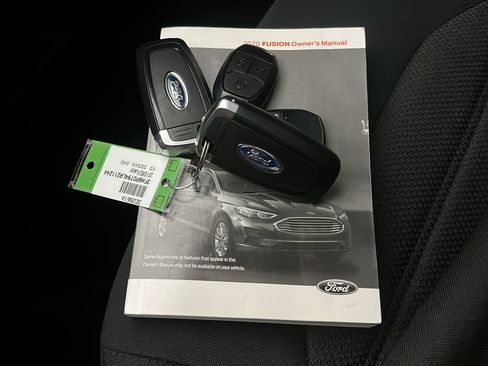 Used 2020 Ford Fusion SE AWD/4WD image 30