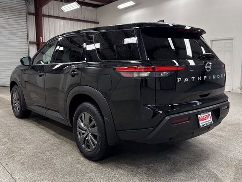 Used 2024 Nissan Pathfinder S image 12