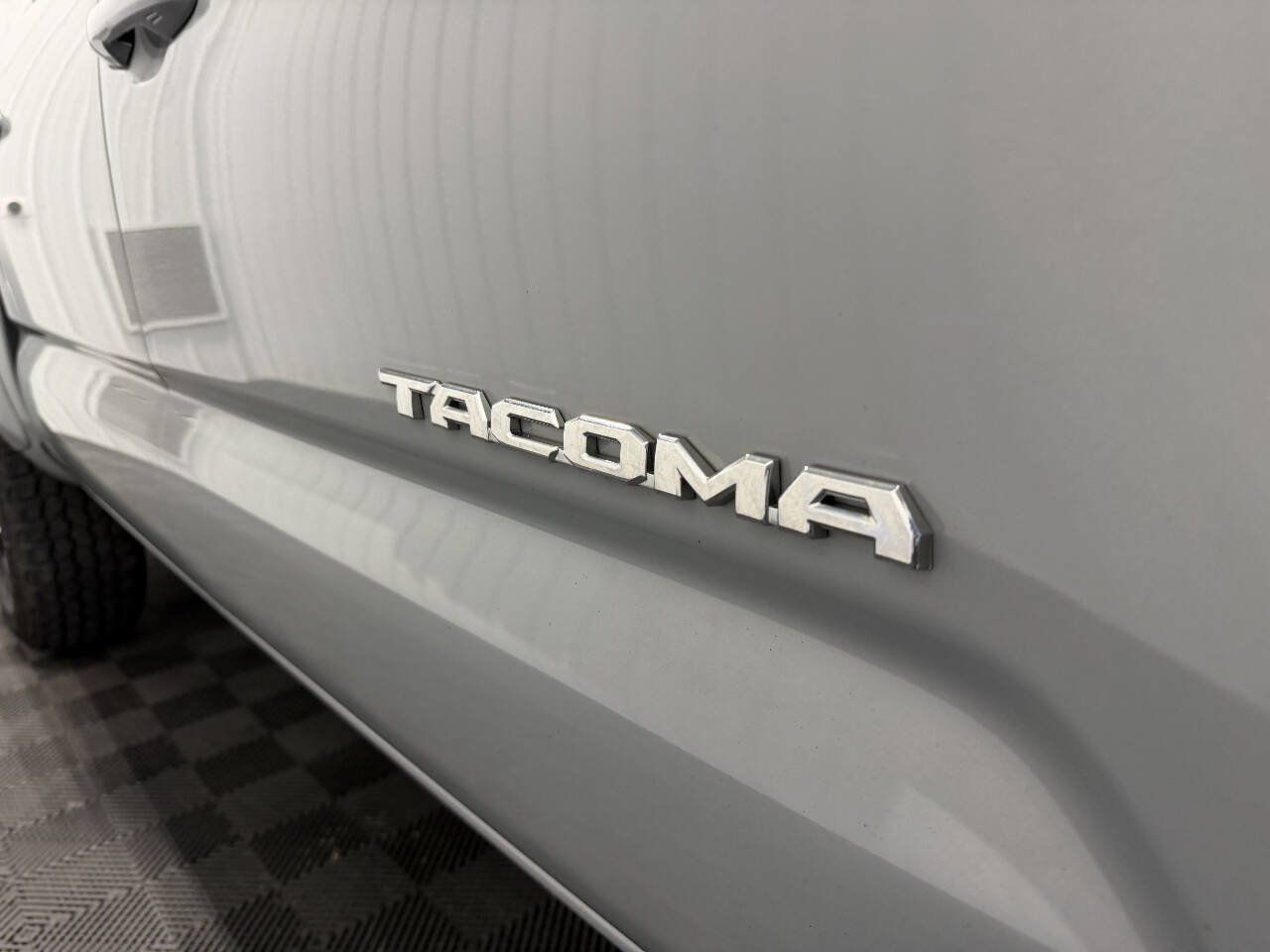 Used 2021 Toyota Tacoma TRD Sport AWD/4WD image 2