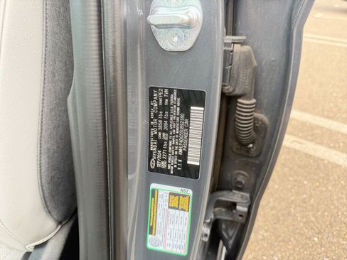 Used 2025 Hyundai Elantra Limited image 29