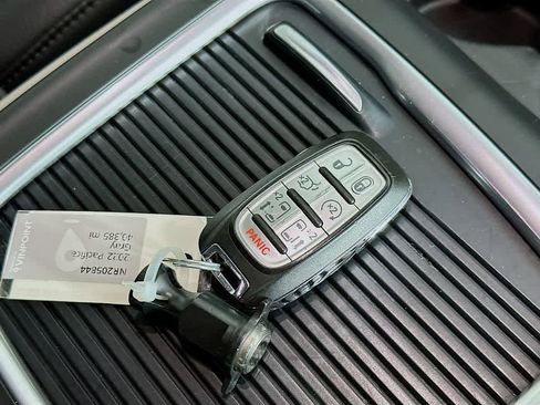 Used 2022 Chrysler Pacifica Touring-L image 20