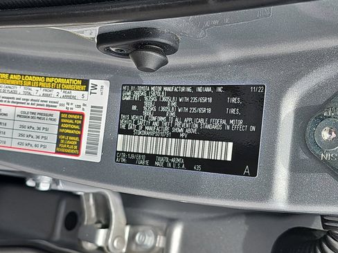 Used 2023 Toyota Highlander XLE image 37