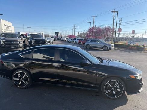 Used 2024 Honda Accord Sport image 4