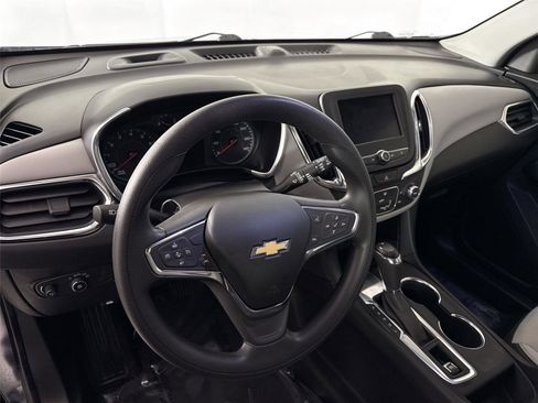 Used 2021 Chevrolet Equinox LS w/ LS Convenience Package image 4