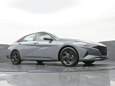 Used 2022 Hyundai Elantra SEL w/ Cargo Package image 32