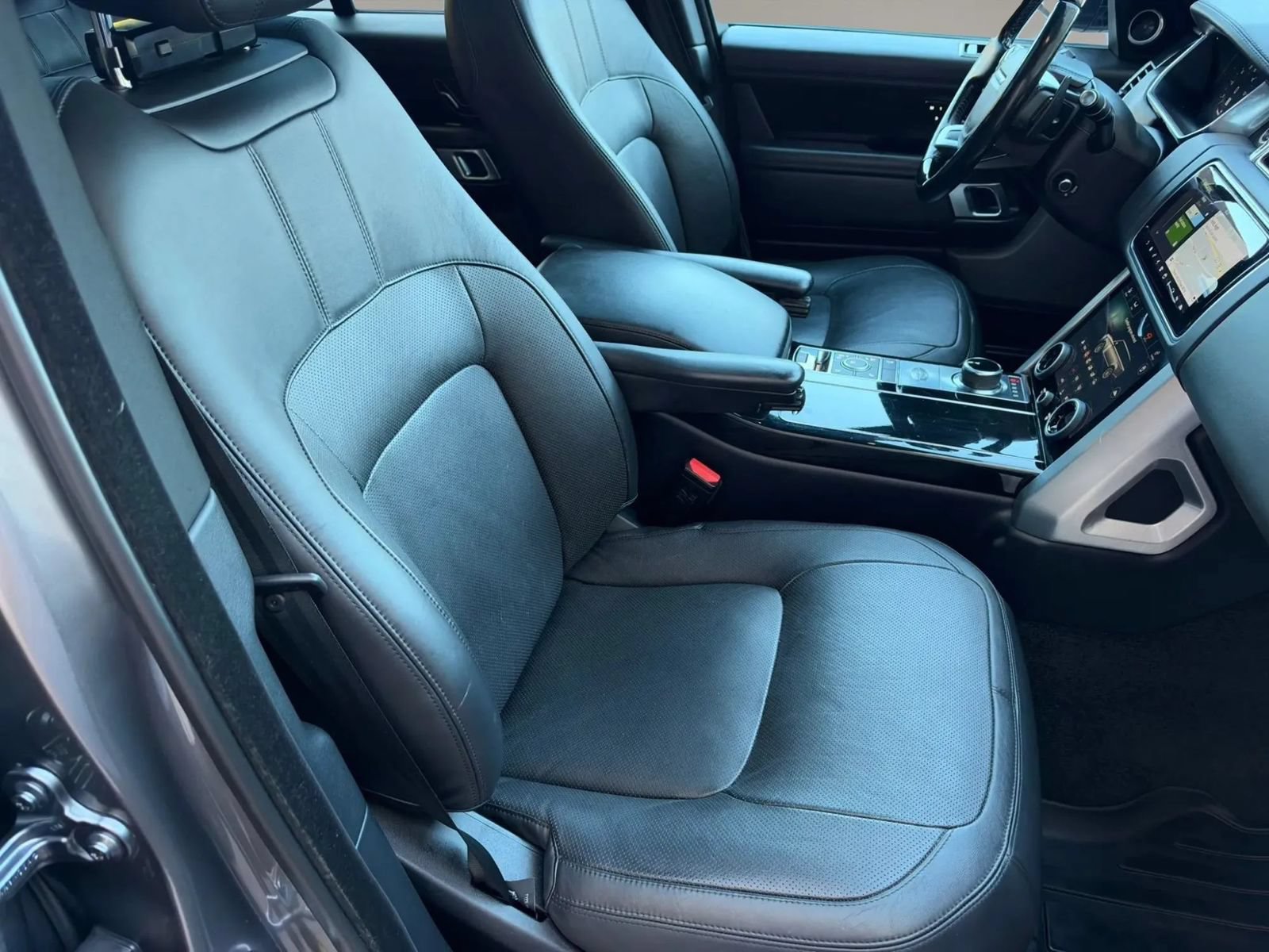 Used 2018 Land Rover Range Rover HSE AWD/4WD image 32