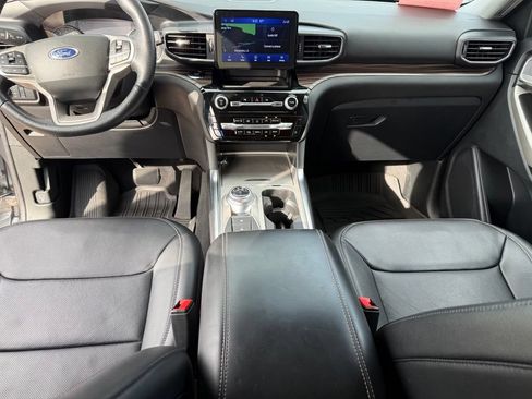 Used 2023 Ford Explorer Limited w/ Equipment Group 301A AWD/4WD image 7