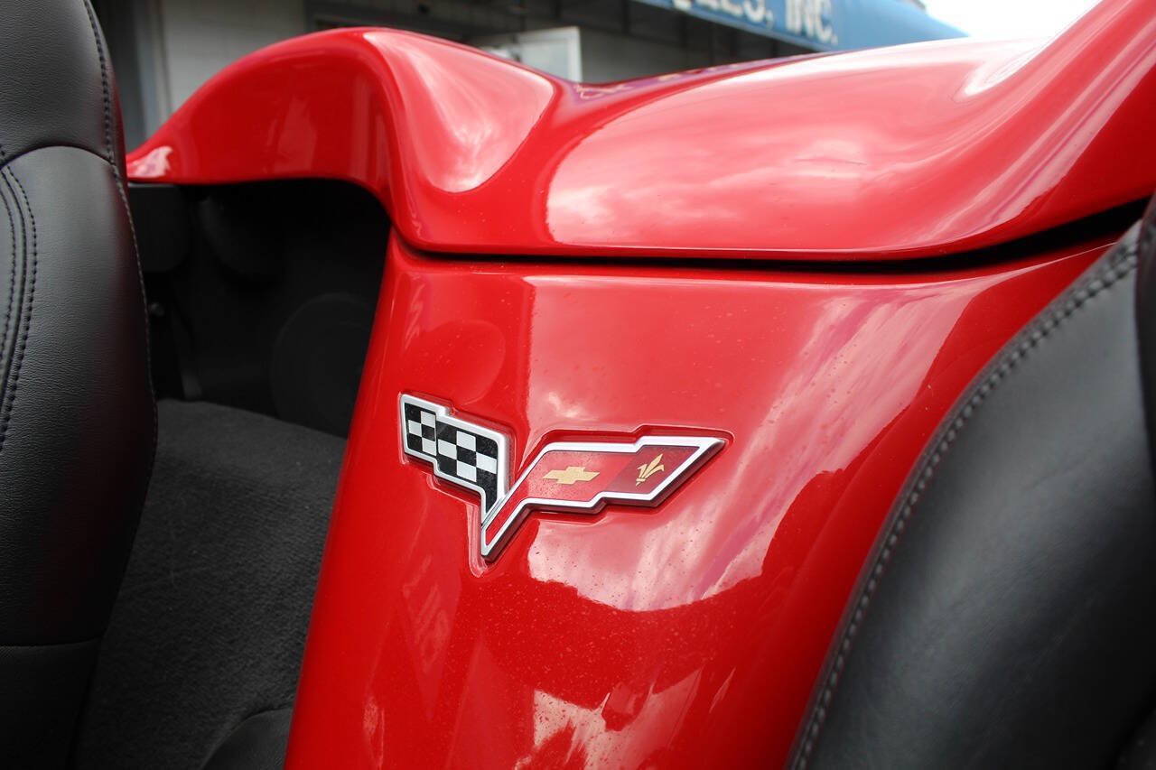 Used 2005 Chevrolet Corvette Convertible w/ Preferred Equipment Group RWD image 17