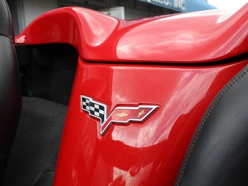 Used 2005 Chevrolet Corvette Convertible w/ Preferred Equipment Group RWD image 17