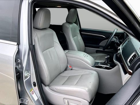 Used 2015 Toyota Highlander Limited FWD image 8